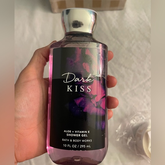 Bath and Body Works 10 oz Dark Kiss shower gel never opened - Picture 2 of 4